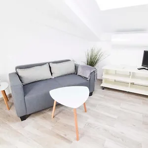 https://letmalaga-apartment-bishop-orchard.1costadelsol.com